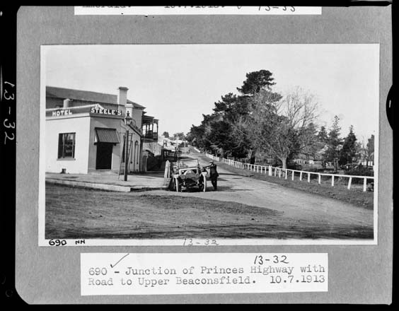 corner of road in Upper Beaconsfield