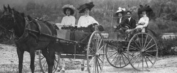 Black and white image of early Chinese settlers in Australia